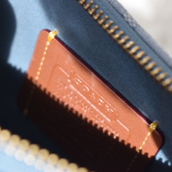 Authentic Coach Blue Jacquard Bag - Picture 3 of 4